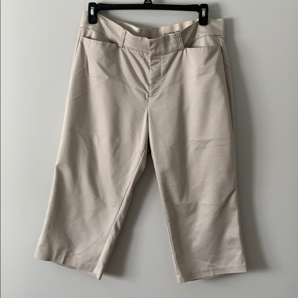 Dockers size 16 khaki crop pants